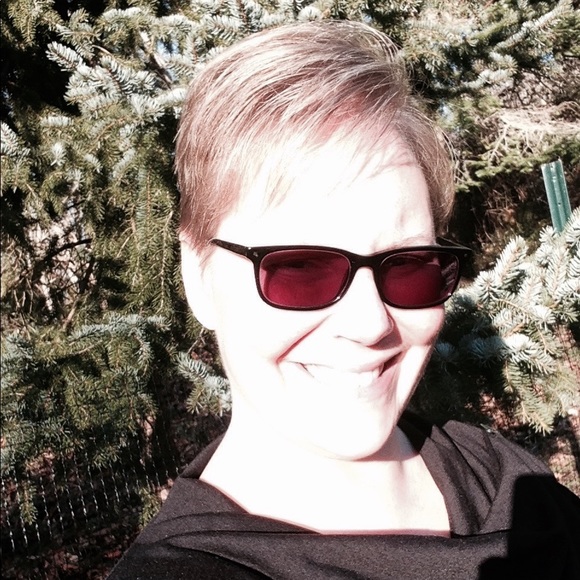 Posh Ambassador, Margaret - Picture 1 of 5